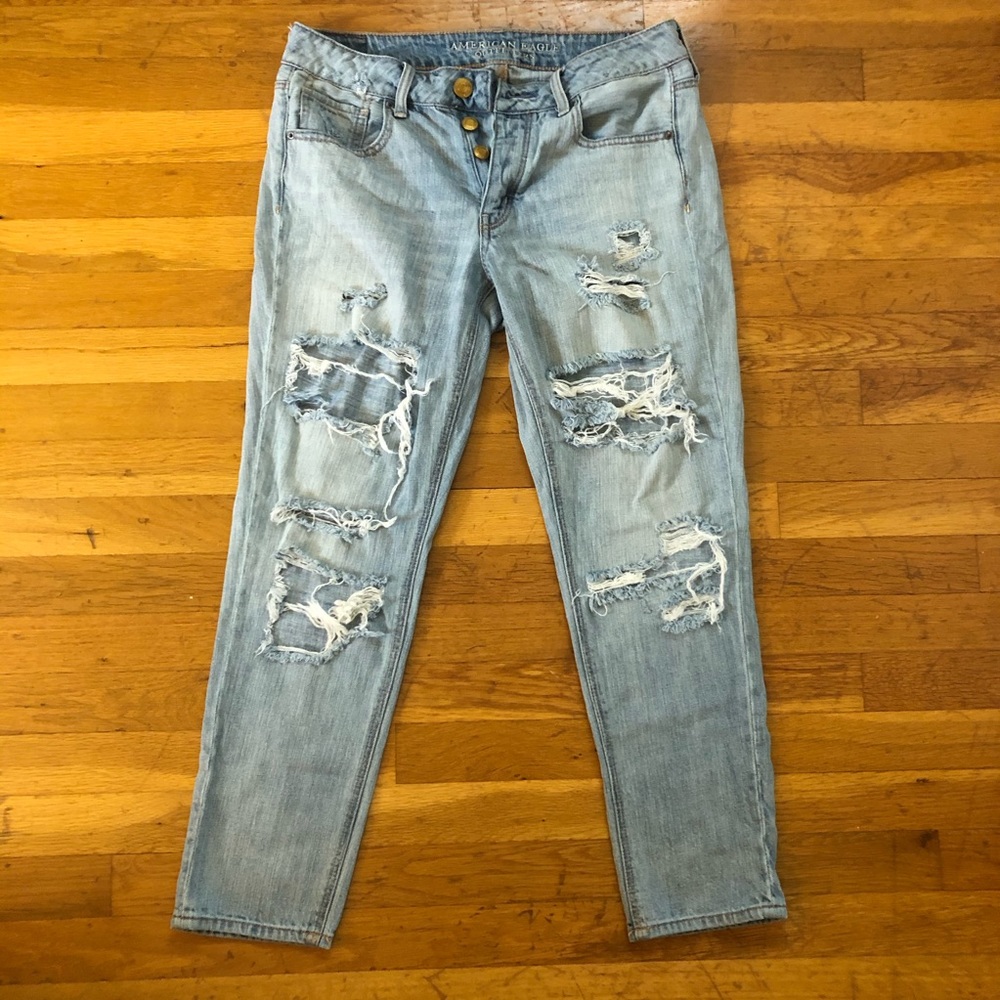 Distressed Ripped AE Tomgirl Boyfriend Jeans!